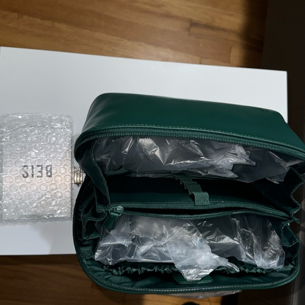 COPY - BÉIS The Wicked Toiletry Kit In Wicked Green - Picture 5 of 8